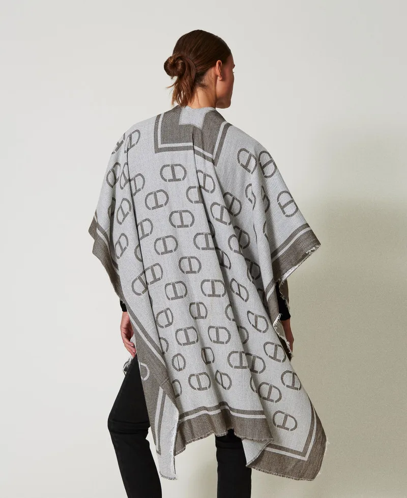 Poncho jacquard con Oval T