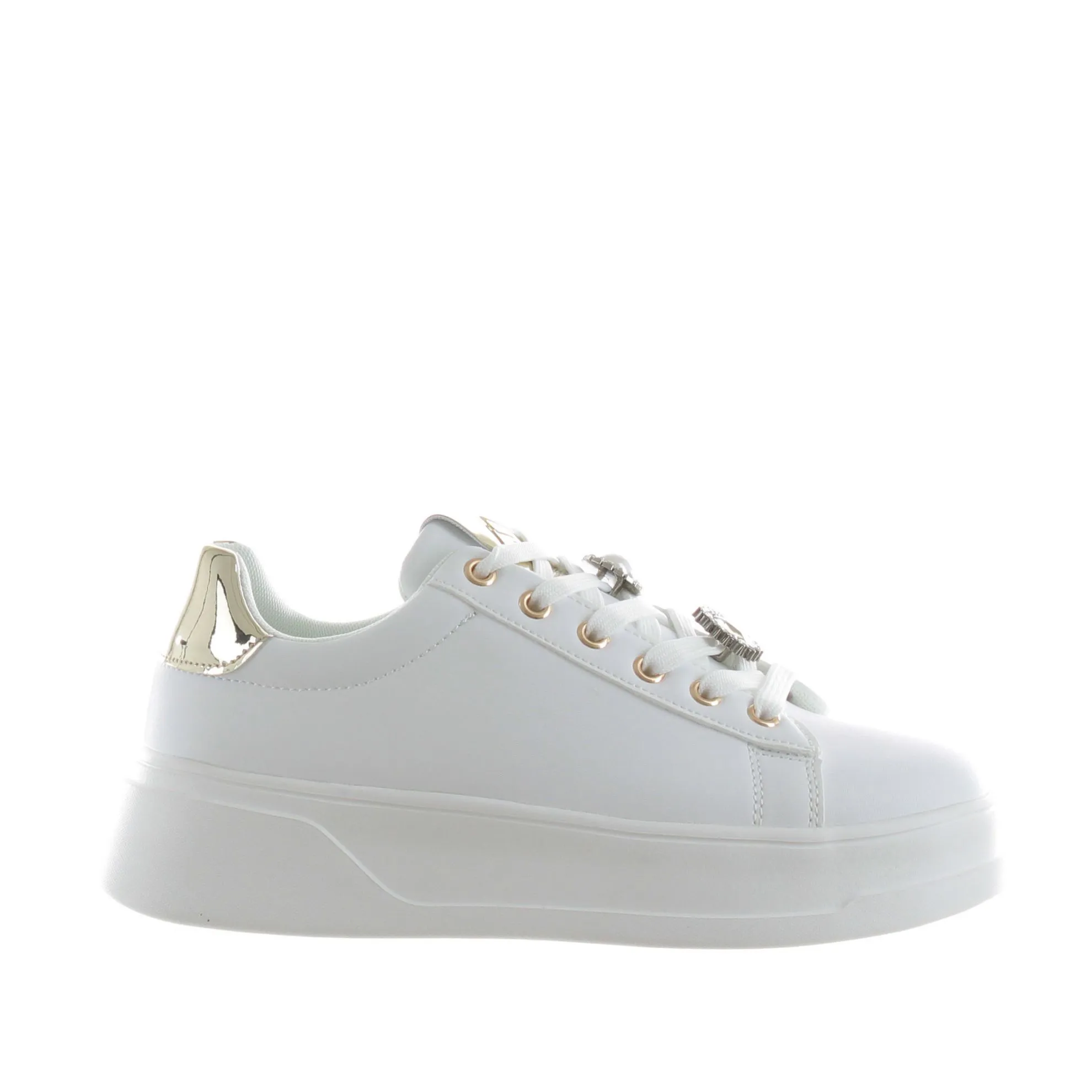 Sneaker in pelle con accessorio gioiello