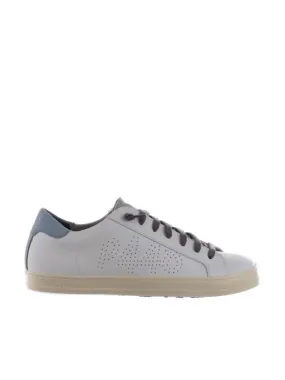 Sneaker in pelle con logo traforato