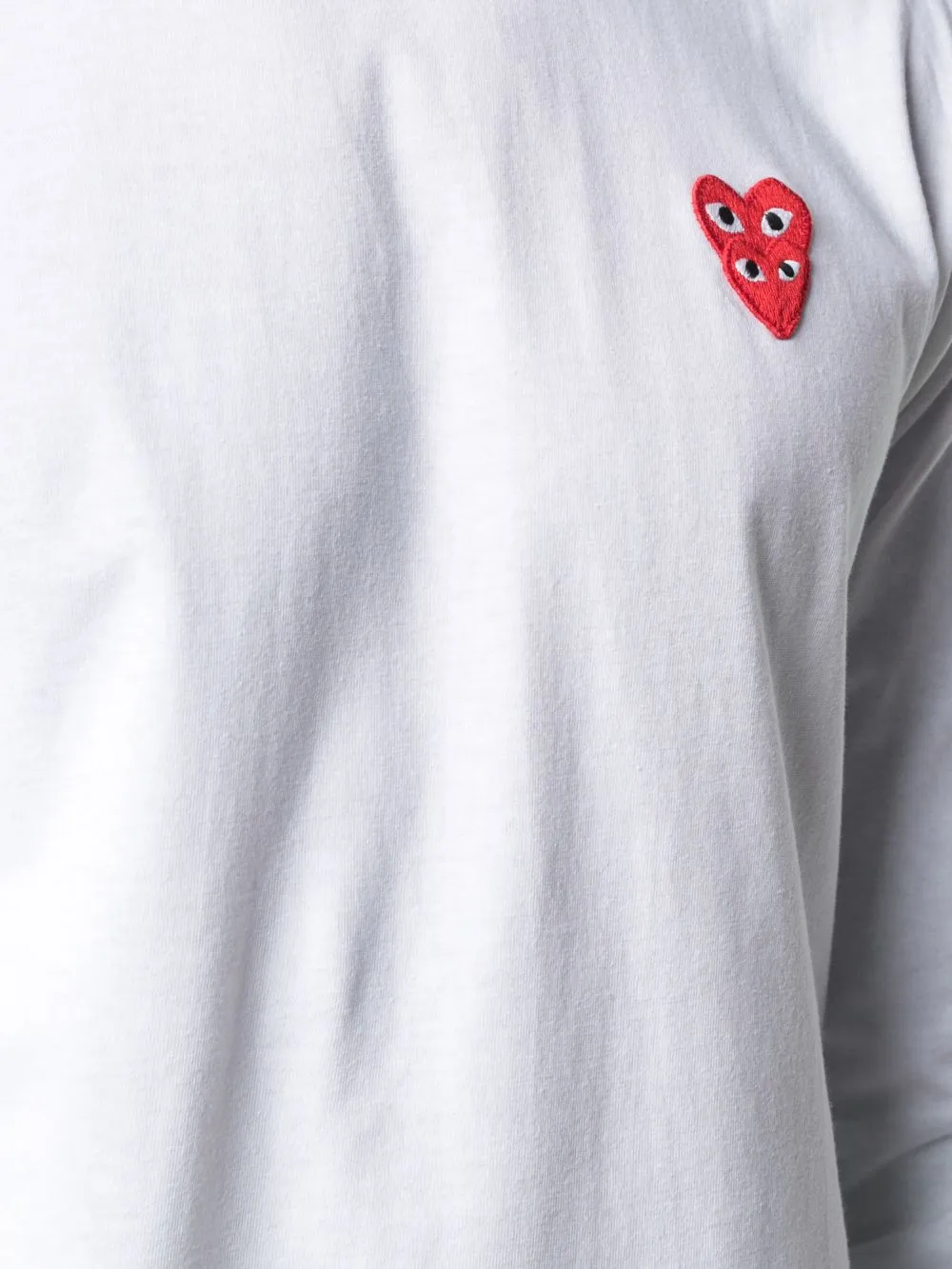 T-shirt con applicazione logo doppio cuore rosso ricamato